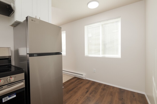 Building Photo - 569 Lee St