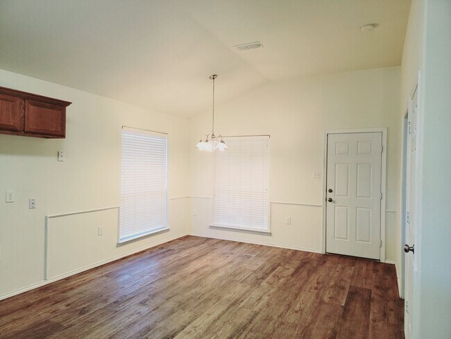 Building Photo - Spacious 3/2/2 in Frenship