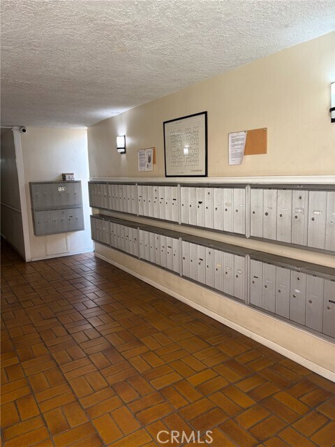 Building Photo - 1127 E Del Mar Blvd