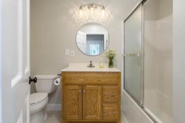 Building Photo - 2417 23rd Ave S