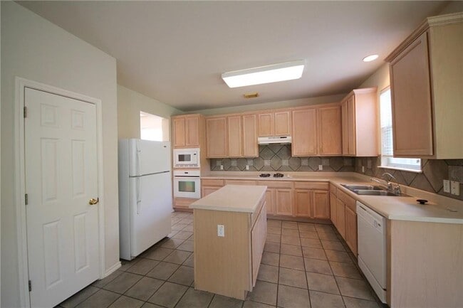 Building Photo - 15843 Garrison Cir