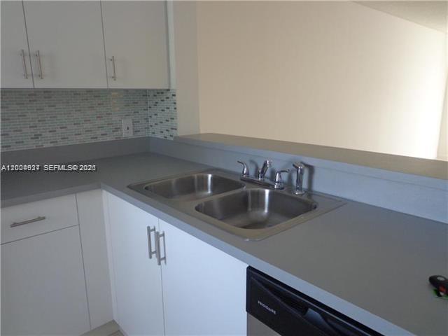 Building Photo - 5200 NW 31st Ave