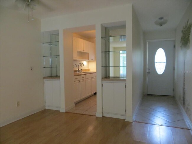 Building Photo - 2750 E Bay Dr