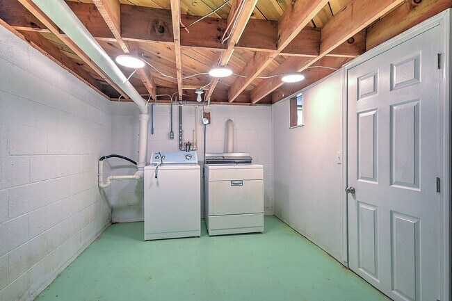 Building Photo - 208 Hogan Ave