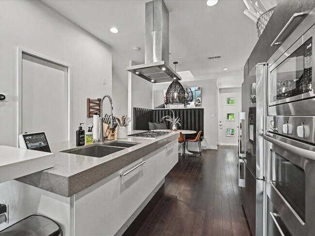 Building Photo - 341 Viburnum Way Ct