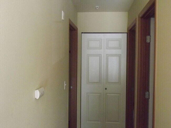 Building Photo - Spectacular 3 Bedroom Condo in "Alicia Meadows" - Puyallup!