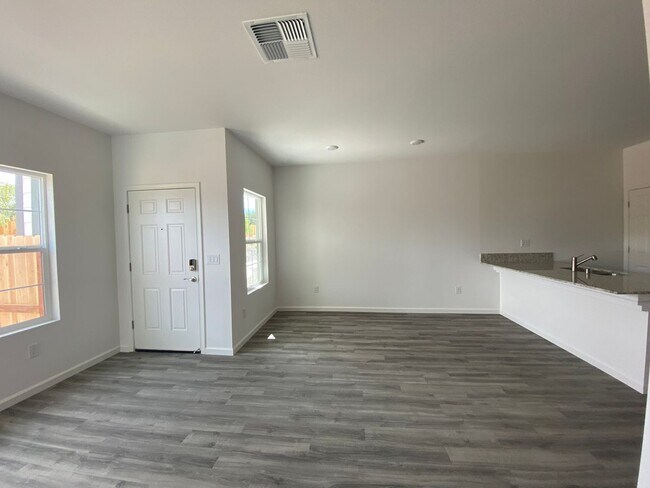 Building Photo - 532 Autumn Breeze Cir