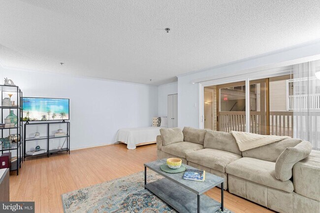 Building Photo - 1504 Lincoln Way