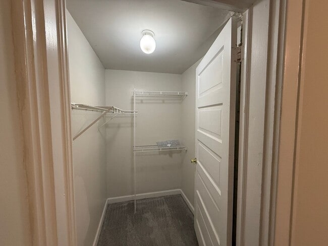Building Photo - 416–1 E. Maxwell – Walk to Campus, Live in...