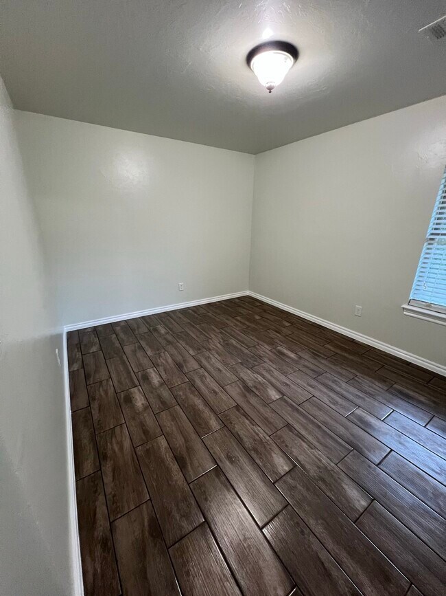 Building Photo - 3104 Woodcrest Creek Dr