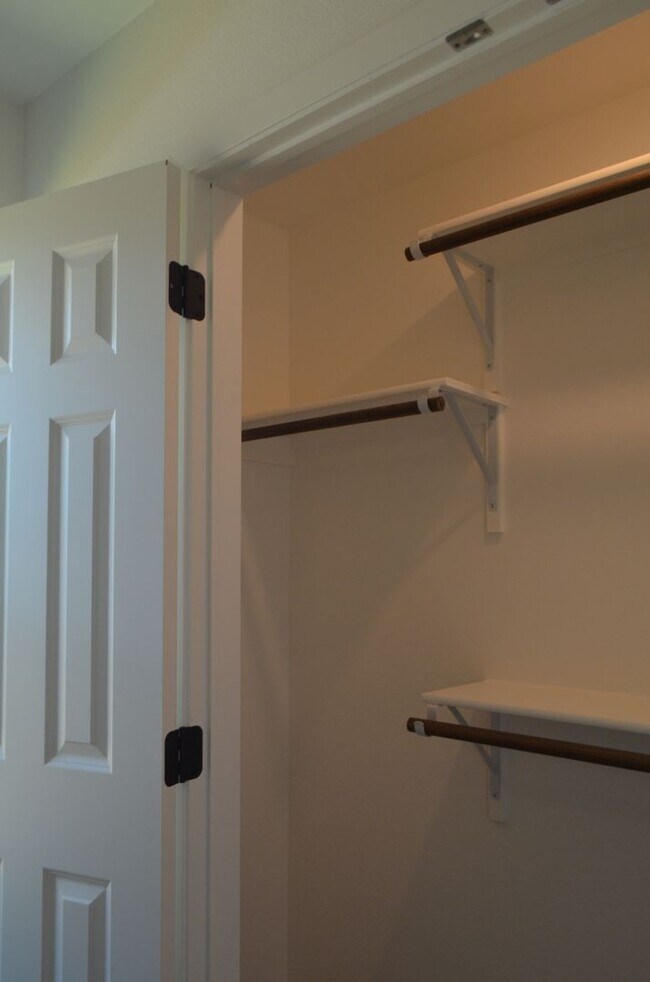 Building Photo - 983 Cline Dr