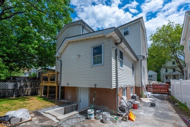 Building Photo - 231 Waverly Pl