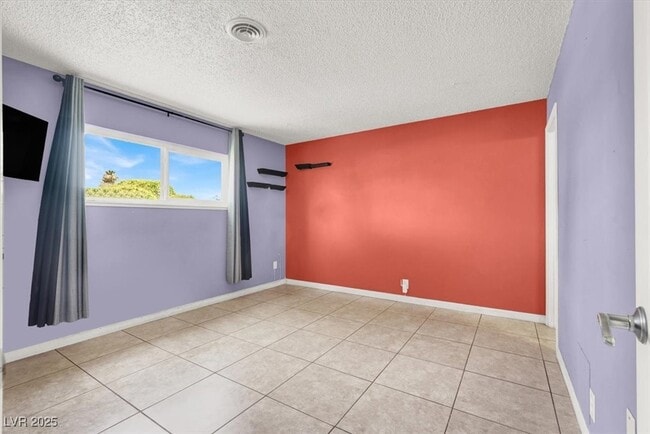 Building Photo - 2013 W Fontana Ave