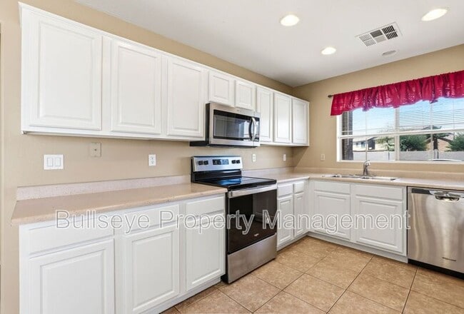 Building Photo - 21069 N Jocelyn Ln