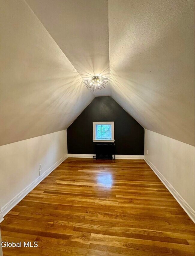 Building Photo - 612 Union St