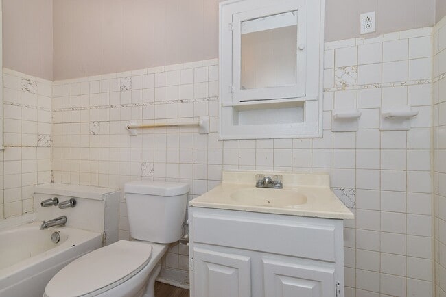 Building Photo - 3814 Roberts- House