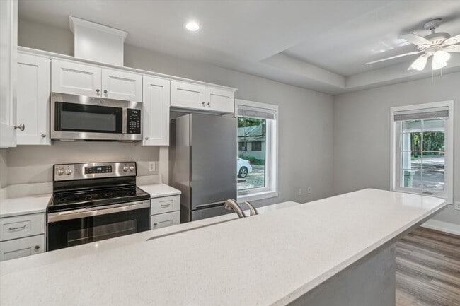 Building Photo - Live next to campus and all things Gainesv...