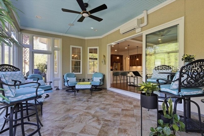 Building Photo - 165 Topside E