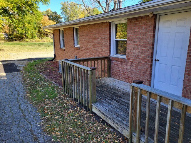 Building Photo - 6610 Carman Dr