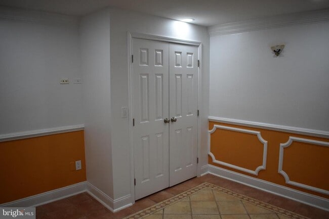 Building Photo - 6308 Joslyn Pl