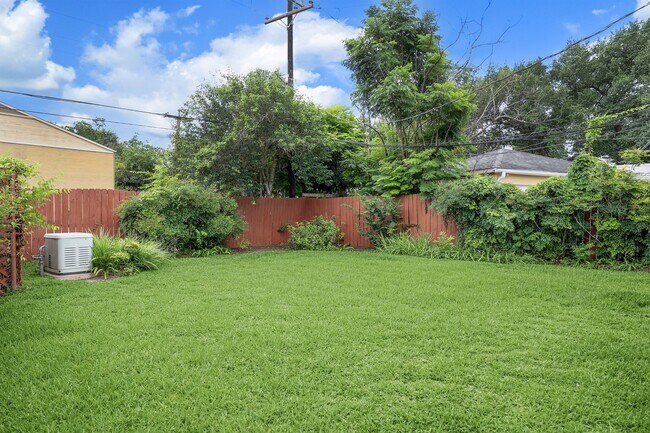 Building Photo - 9807 Braewick Dr