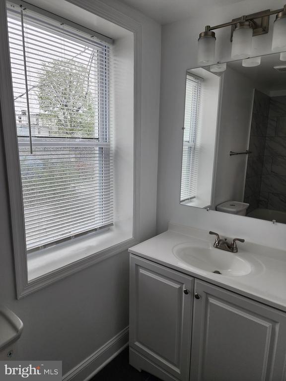 Building Photo - 3321 Paine St