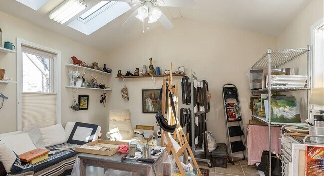 Building Photo - 479 Probart St