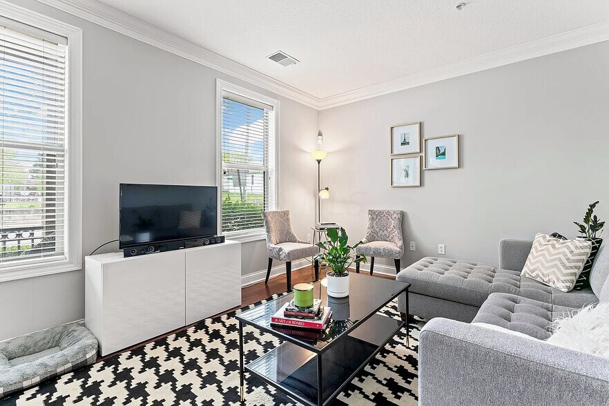 Living Room - 515 W 1st Ave