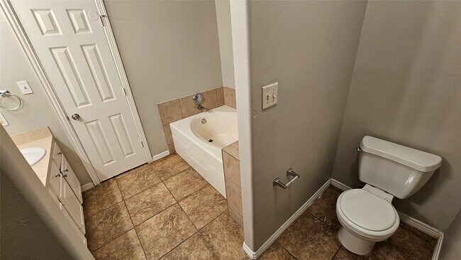 Building Photo - 10130 Berrybriar Ln