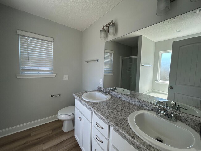 Building Photo - 1220 Grayson Ave