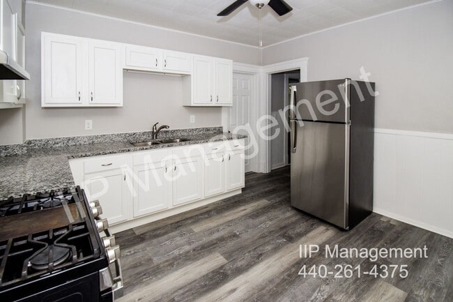 Building Photo - 9903 Sladden Ave