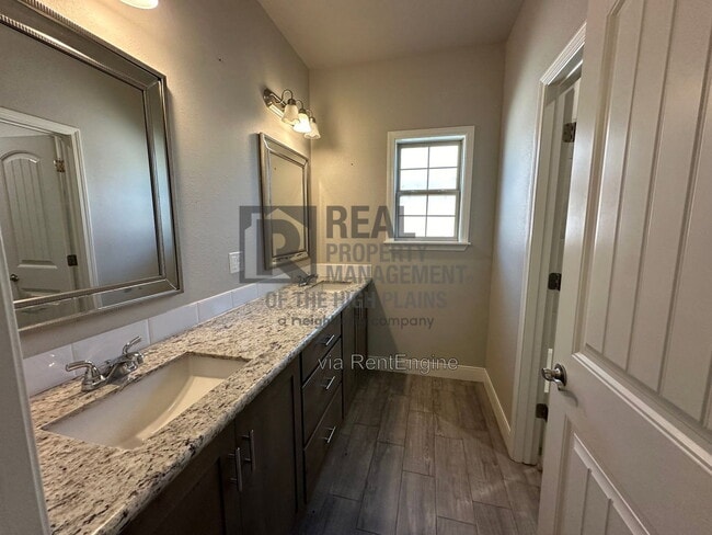 Building Photo - 7604 Crestline Dr