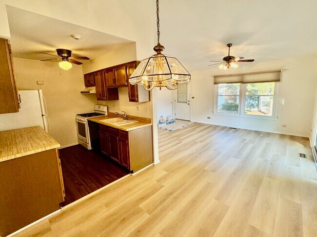 Building Photo - 2724 Weeping Willow Dr