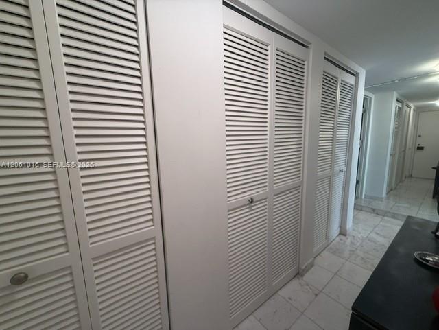 Building Photo - 1440 Brickell Bay Dr