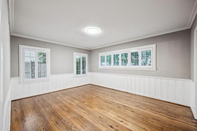 Building Photo - 5659 Chevy Chase Dr