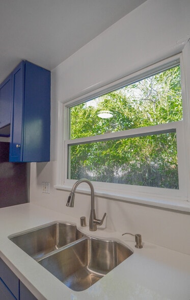 Building Photo - 3246 Barham Blvd