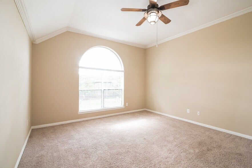 Building Photo - 11 Crest Gate