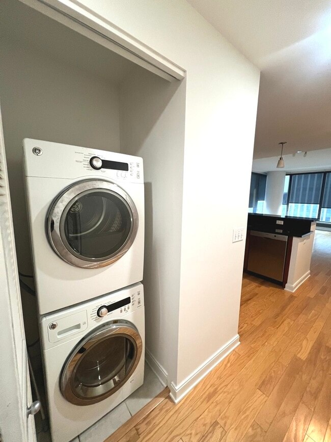 Building Photo - 60 E Monroe St