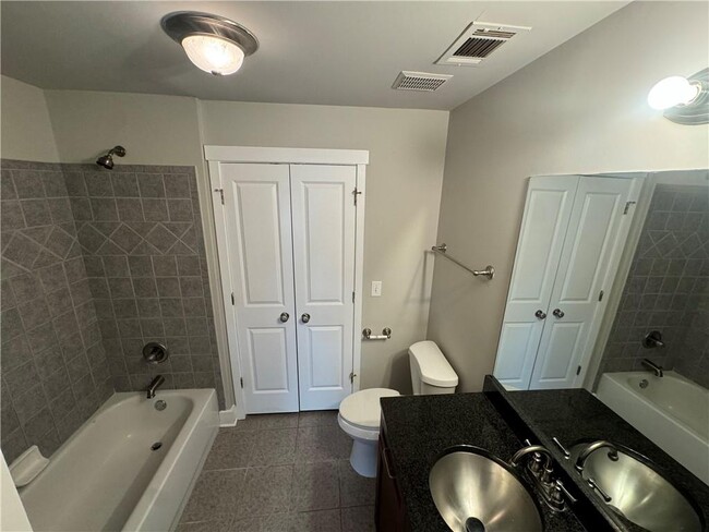 Building Photo - 216 Semel Dr