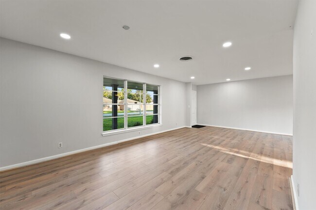 Building Photo - 3015 Peppermill Rd