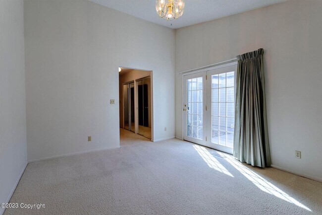 Building Photo - 909 Indian Hills Dr