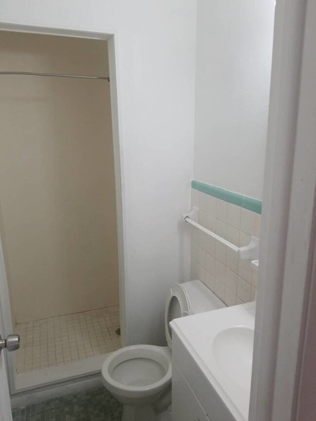 Building Photo - Renovated 1/1 Apt. in Arlington!