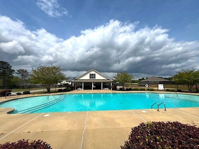 Building Photo - 4br/2ba Pet friendly 1-level home in Fort ...