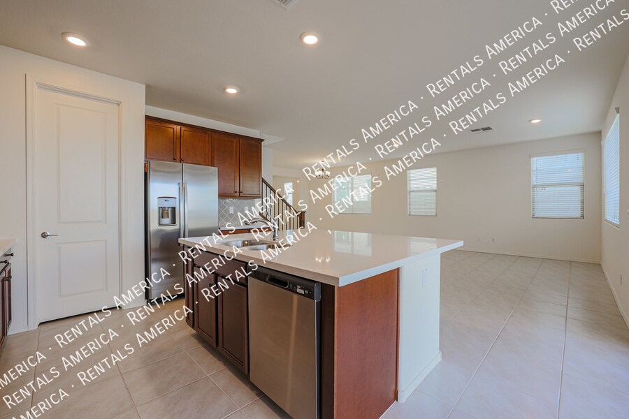 Building Photo - 10036 E Tiburon Ave
