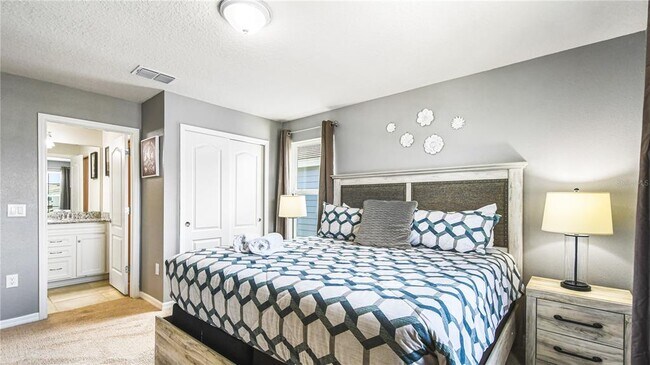 Building Photo - 7219 Oakmoss Loop