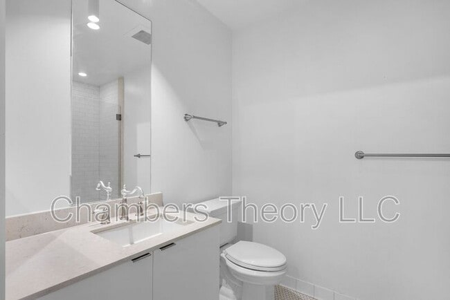 Building Photo - 1380 Quincy St NW