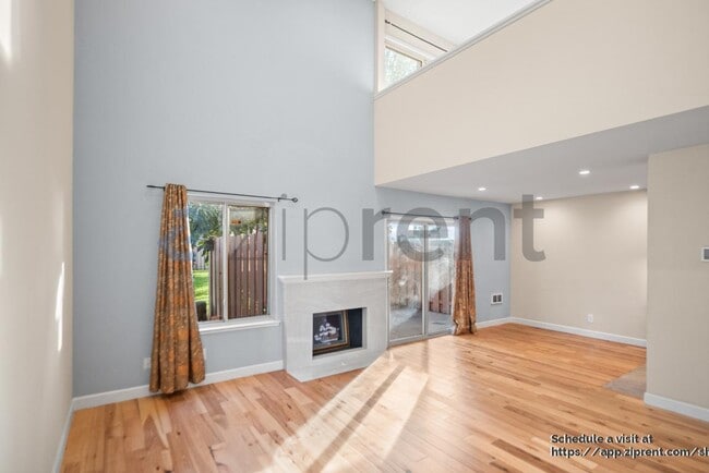 Building Photo - 2666 Kentworth Way