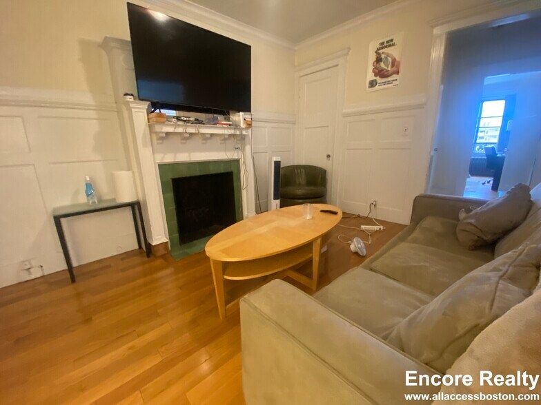 Building Photo - 448 Park Dr