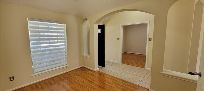 Building Photo - 16306 April Ridge Dr