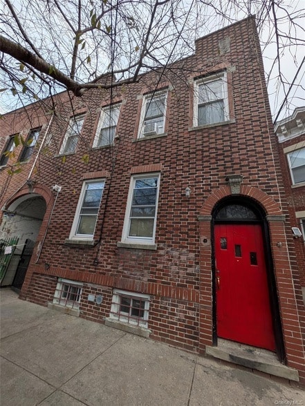 Building Photo - 104-55 42nd Ave